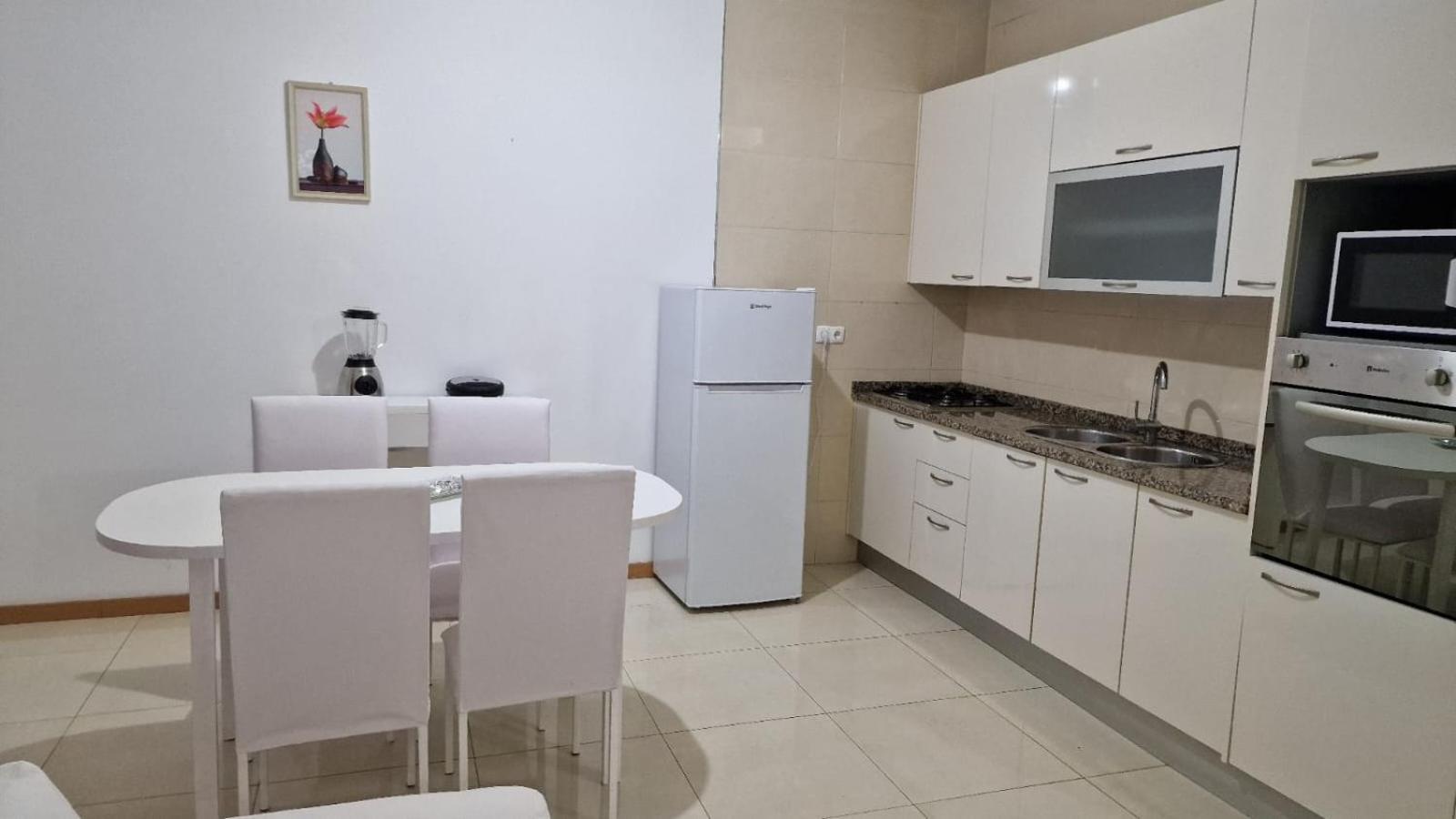 Casa De Ferias Com 2 Quartos Ou Aluguer Diaria Прайя Экстерьер фото