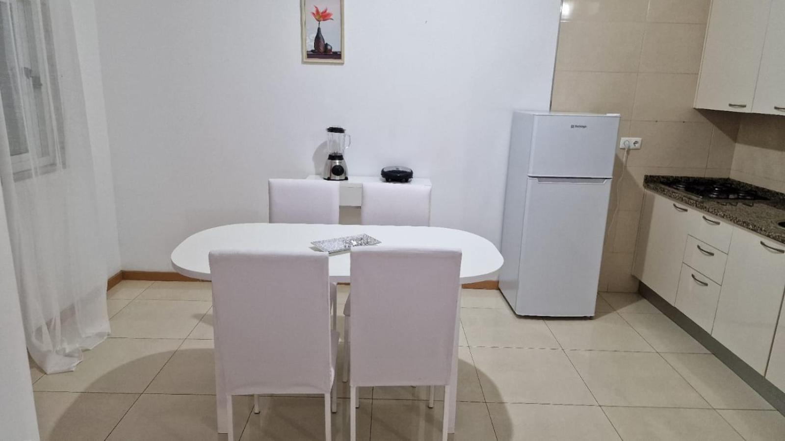 Casa De Ferias Com 2 Quartos Ou Aluguer Diaria Прайя Экстерьер фото